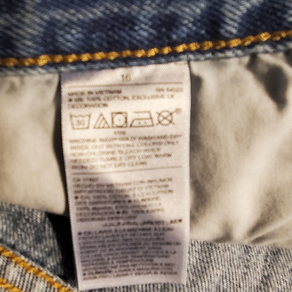 Cut-off denim shorts - Picture 3 of 4